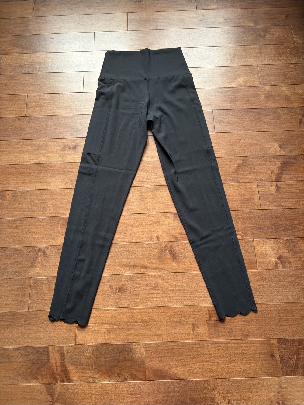 Girls' Black High-Waist Scallop-Hem Leggings